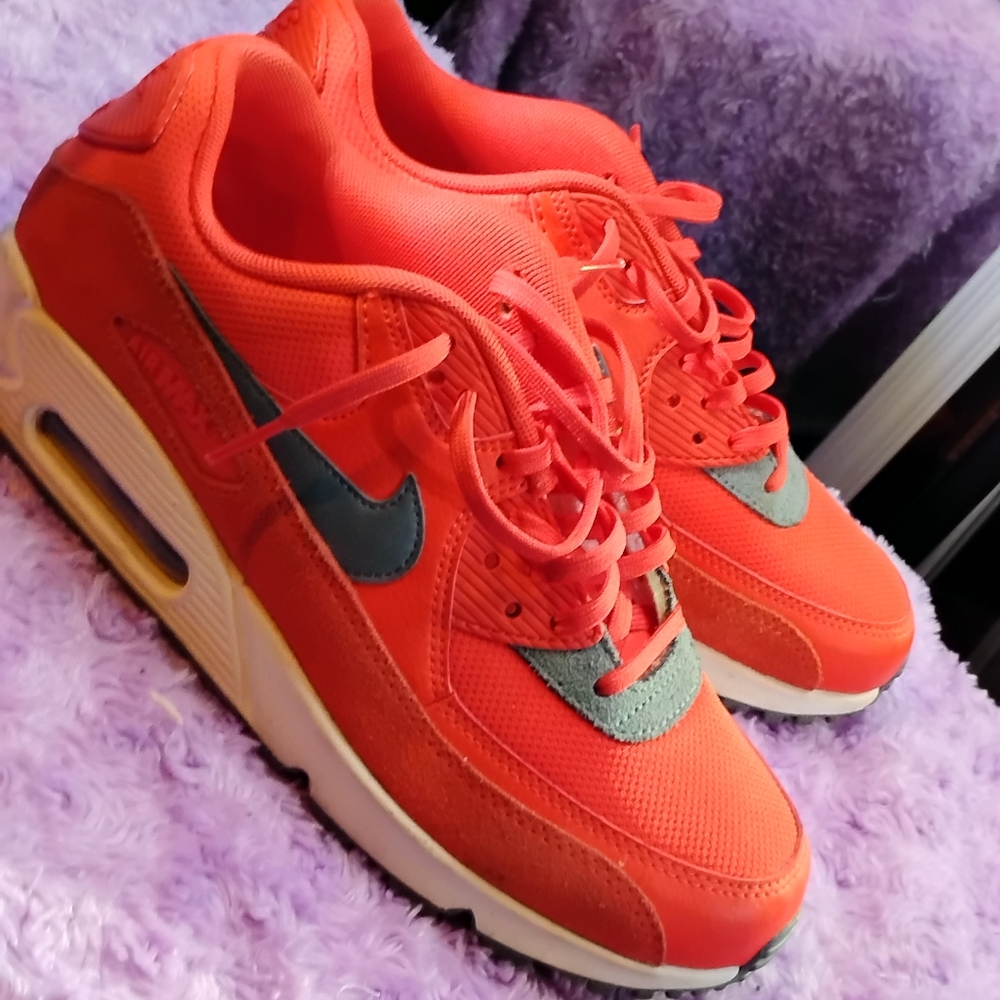 Women size 9 orange ,grey and white Nike airmax
